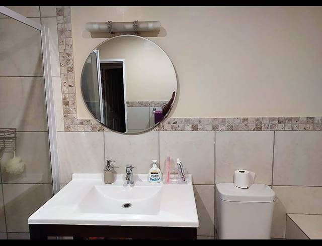 2 bed property to rent in ILLOVO BEACH